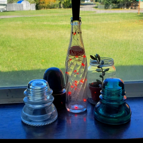 Vintage Pepsi bottle with red fitted string lights - Picture 4 of 7